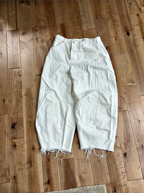 Universal Thread High-Rise Curved Leg Barrel Jeans White Waist 12